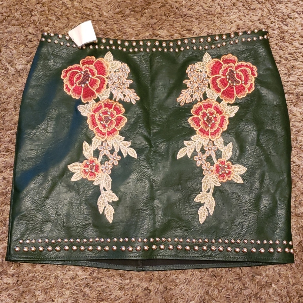 hunter green with floral studs stunning skirt larg